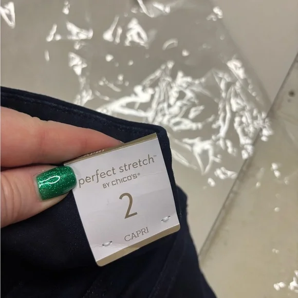 Chico’s Size 2 (large/12)Perfect Stretch Nicky Capri Crop Dark Denim New - Picture 6 of 9